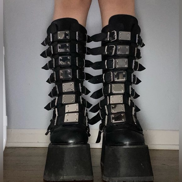 Demonia Damned 318 - Picture 4 of 6